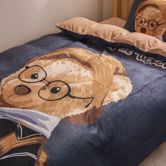 91家纺网 家纺一手货源 找家纺 宅部落 2023新款大版卡通牛奶绒三件套 5.眼镜熊