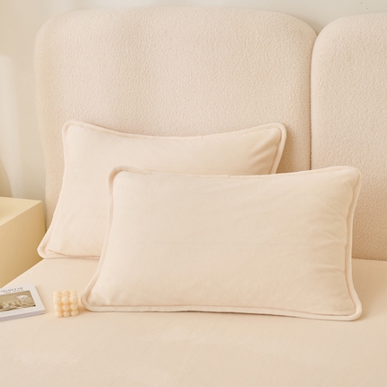 21度C 2023新款布叮熊云朵压花绒包边三角针枕套 云朵包边款-奶白