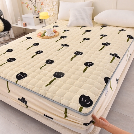 91家纺网 家纺一手货源 找家纺 爱上家居 2023新款印花牛奶绒保暖夹棉床笠床垫保护套 幸运花