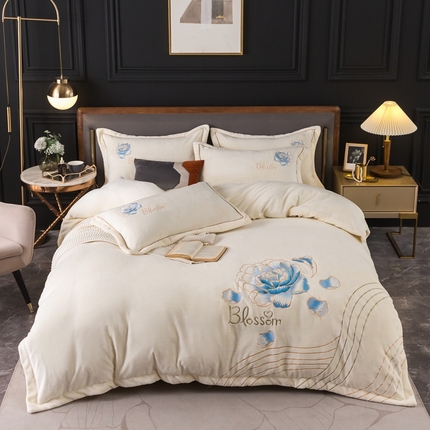 91家纺网 家纺一手货源 找家纺 （总）找底底家纺 2023款9斤全消光重工刺绣纯色牛奶绒四件套-富贵花开