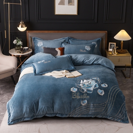 91家纺网 家纺一手货源 找家纺 （总）找底底家纺 2023款9斤全消光重工刺绣纯色牛奶绒四件套-富贵花开