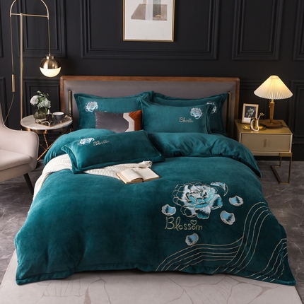 91家纺网 家纺一手货源 找家纺 （总）找底底家纺 2023款9斤全消光重工刺绣纯色牛奶绒四件套-富贵花开