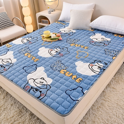 91家纺网 家纺一手货源 找家纺 爱上家居 2023新款印花牛奶绒床护垫床垫子床褥 欢乐萌熊