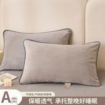 91家纺网 家纺一手货源 找家纺 21度C 2023新款布叮熊云朵压花绒包边三角针枕套 云朵三角针-烟灰