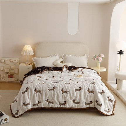 91家纺网 家纺一手货源 找家纺 （总）麻依 2023新款卡通款云朵纱泡芙被双层纱布春秋四季被子毛巾被