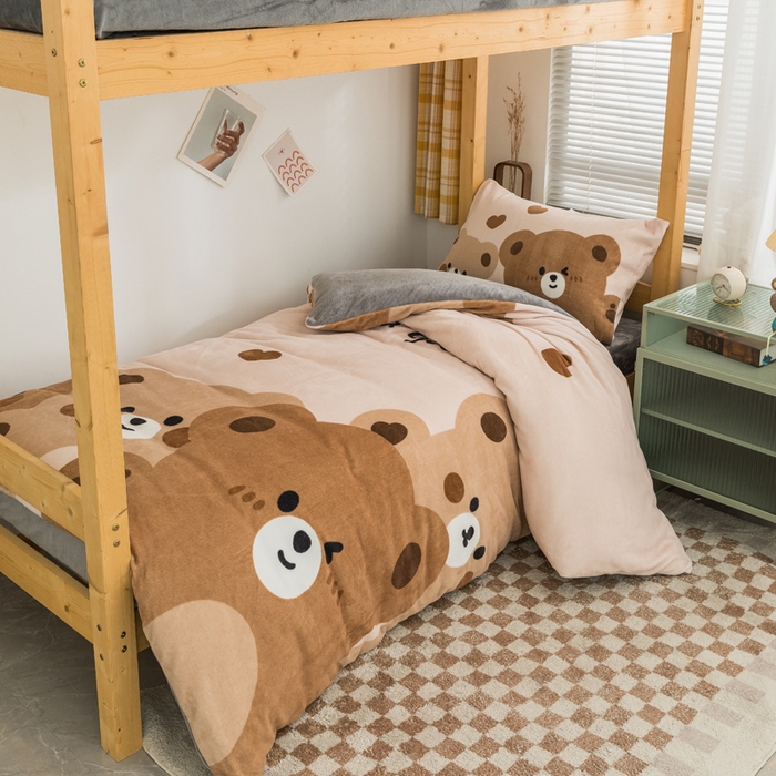 91家纺网 家纺一手货源 找家纺 宅部落 2023新款大版卡通牛奶绒三件套 2.可爱棕熊