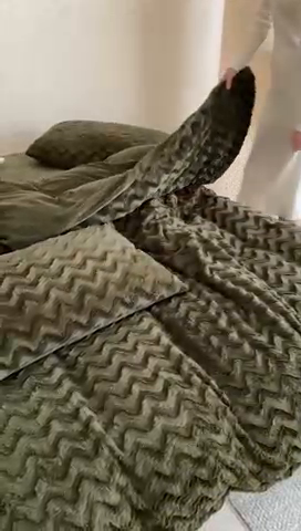 91家纺网 家纺一手货源 找家纺 梦享生活家居 2023新款兔兔绒四件套-卡洛斯 卡洛斯-青绿