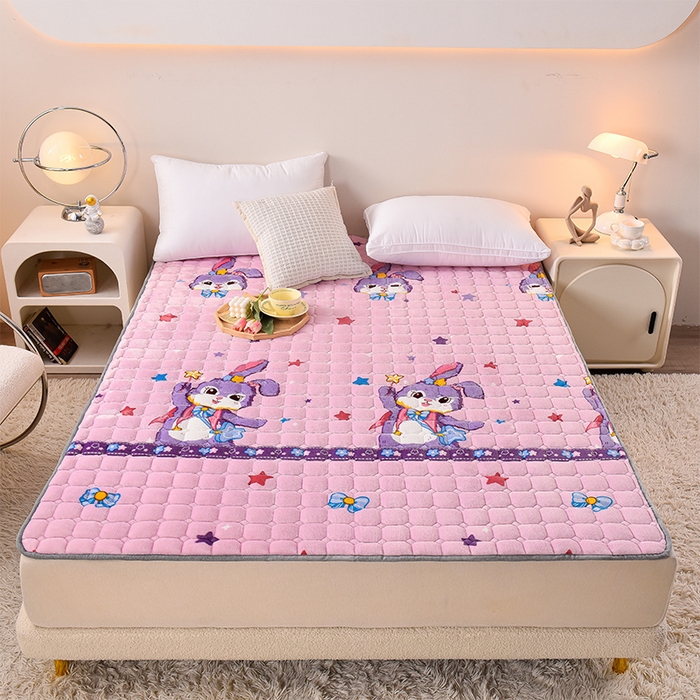 91家纺网 家纺一手货源 找家纺 爱上家居 2023新款印花牛奶绒床护垫床垫子床褥 元气小兔