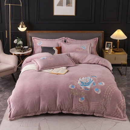 91家纺网 家纺一手货源 找家纺 （总）找底底家纺 2023款9斤全消光重工刺绣纯色牛奶绒四件套-富贵花开