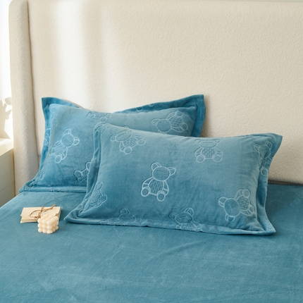 21度C 2023新款布叮熊云朵压花绒包边三角针枕套 布叮熊包边款雾蓝
