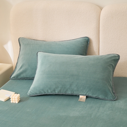 21度C 2023新款布叮熊云朵压花绒包边三角针枕套 云朵三角针茶绿