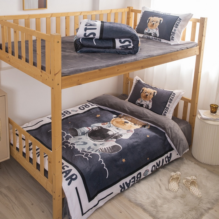 91家纺网 家纺一手货源 找家纺 宅部落 2023新款大版卡通牛奶绒三件套 6.太空熊