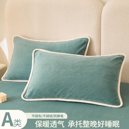 91家纺网 家纺一手货源 找家纺 21度C 2023新款布叮熊云朵压花绒包边三角针枕套 云朵包边款-茶绿