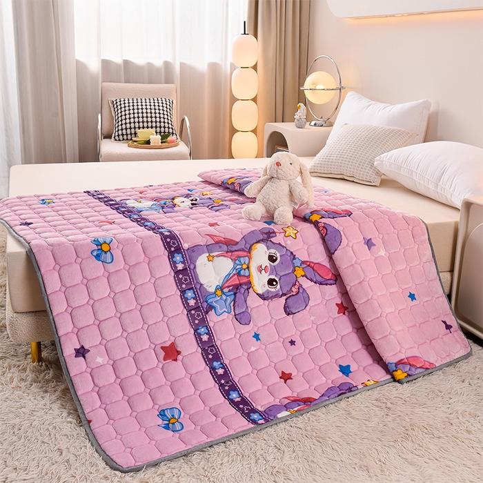 91家纺网 家纺一手货源 找家纺 爱上家居 2023新款印花牛奶绒床护垫床垫子床褥 元气小兔