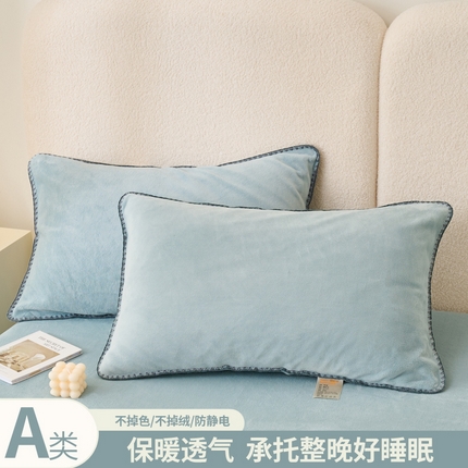 91家纺网 家纺一手货源 找家纺 21度C 2023新款布叮熊云朵压花绒包边三角针枕套 云朵三角针-浅蓝