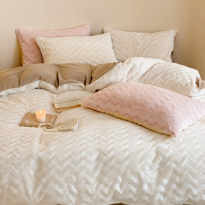 91家纺网 家纺一手货源 找家纺 梦享生活家居 2023新款兔兔绒四件套-卡洛斯 卡洛斯-象牙白