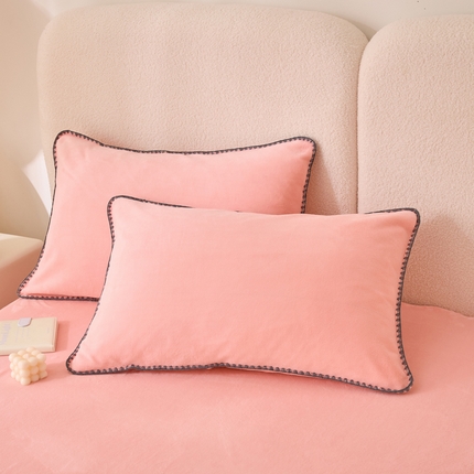 21度C 2023新款布叮熊云朵压花绒包边三角针枕套 云朵三角针-浅粉