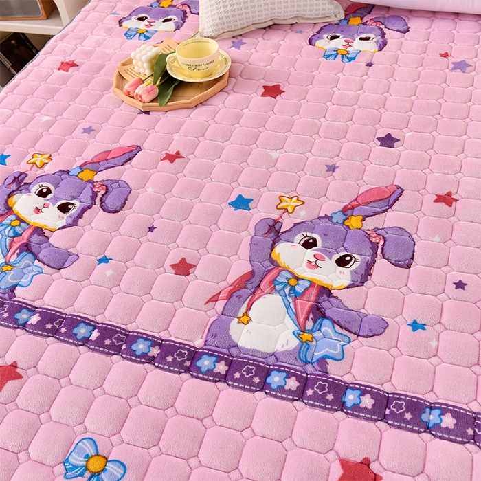 91家纺网 家纺一手货源 找家纺 爱上家居 2023新款印花牛奶绒床护垫床垫子床褥 元气小兔