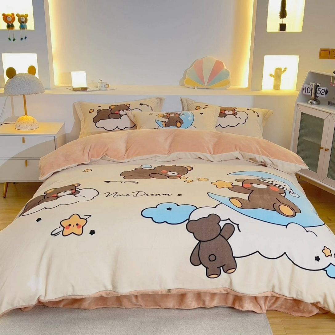 91家纺网 家纺一手货源 找家纺 宅部落 2023新款大版卡通牛奶绒四件套法莱绒 4.熊彼特