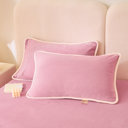 21度C 2023新款布叮熊云朵压花绒包边三角针枕套 云朵包边款-藕粉