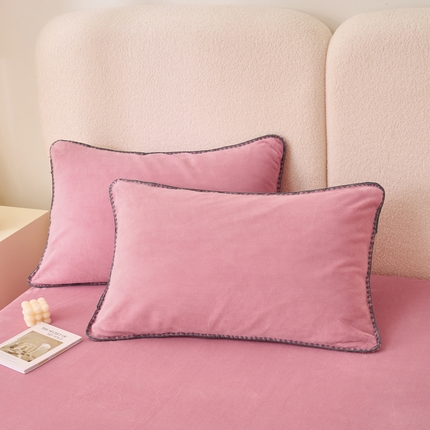 21度C 2023新款布叮熊云朵压花绒包边三角针枕套 云朵三角针-藕粉