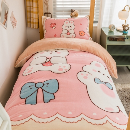 91家纺网 家纺一手货源 找家纺 宅部落 2023新款大版卡通牛奶绒三件套 20.小甜兔