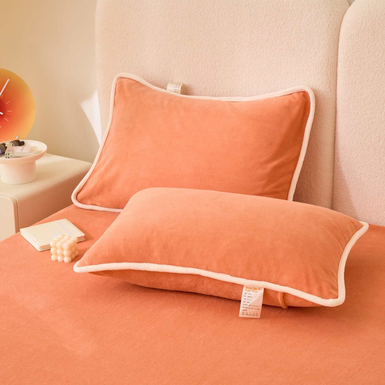 91家纺网 家纺一手货源 找家纺 21度C 2023新款布叮熊云朵压花绒包边三角针枕套 云朵包边款-玫红