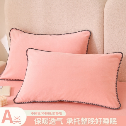 91家纺网 家纺一手货源 找家纺 21度C 2023新款布叮熊云朵压花绒包边三角针枕套 云朵三角针-浅粉