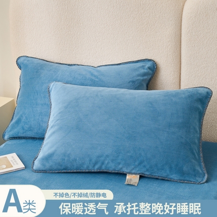 91家纺网 家纺一手货源 找家纺 21度C 2023新款布叮熊云朵压花绒包边三角针枕套 云朵三角针-雾蓝