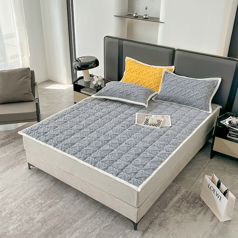 91家纺网 家纺一手货源 找家纺 （总）纽缦家纺 2023新款纯色兔兔绒塔芙绒夹棉床垫