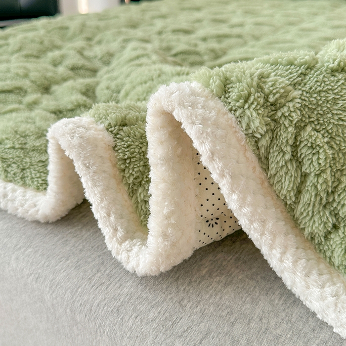 91家纺网 家纺一手货源 找家纺 纽缦家纺 2023新款纯色兔兔绒塔芙绒夹棉床垫 抹茶绿