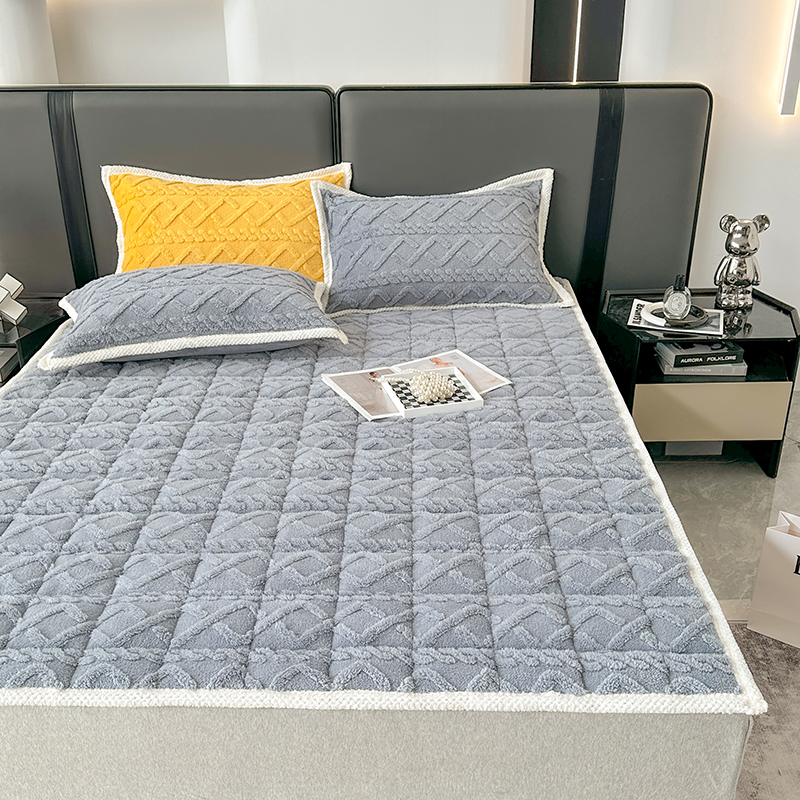 91家纺网 家纺一手货源 找家纺 （总）纽缦家纺 2023新款纯色兔兔绒塔芙绒夹棉床垫