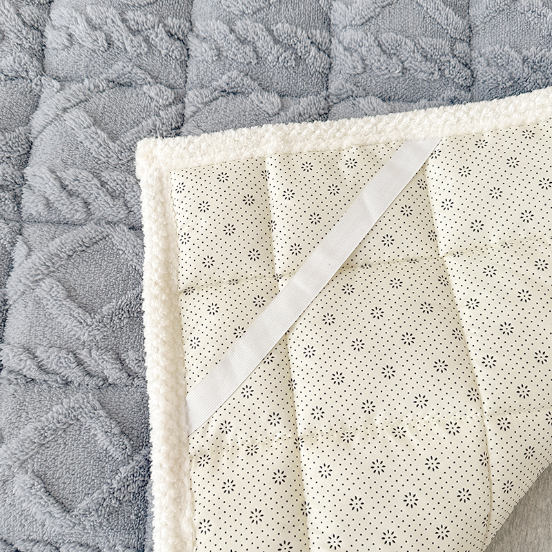 91家纺网 家纺一手货源 找家纺 （总）纽缦家纺 2023新款纯色兔兔绒塔芙绒夹棉床垫