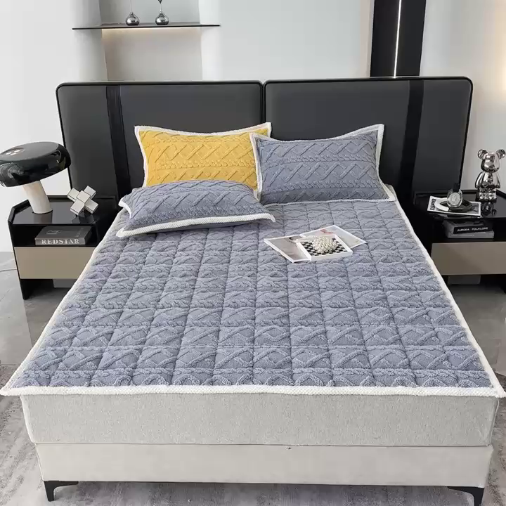 91家纺网 家纺一手货源 找家纺 （总）纽缦家纺 2023新款纯色兔兔绒塔芙绒夹棉床垫