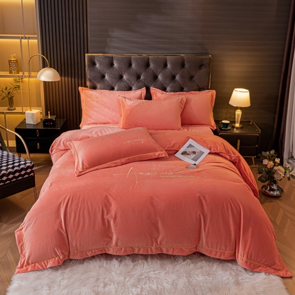 91家纺网 家纺一手货源 找家纺 （总）库里梦家纺 2024新款宽边一字绣婴儿绒四件套