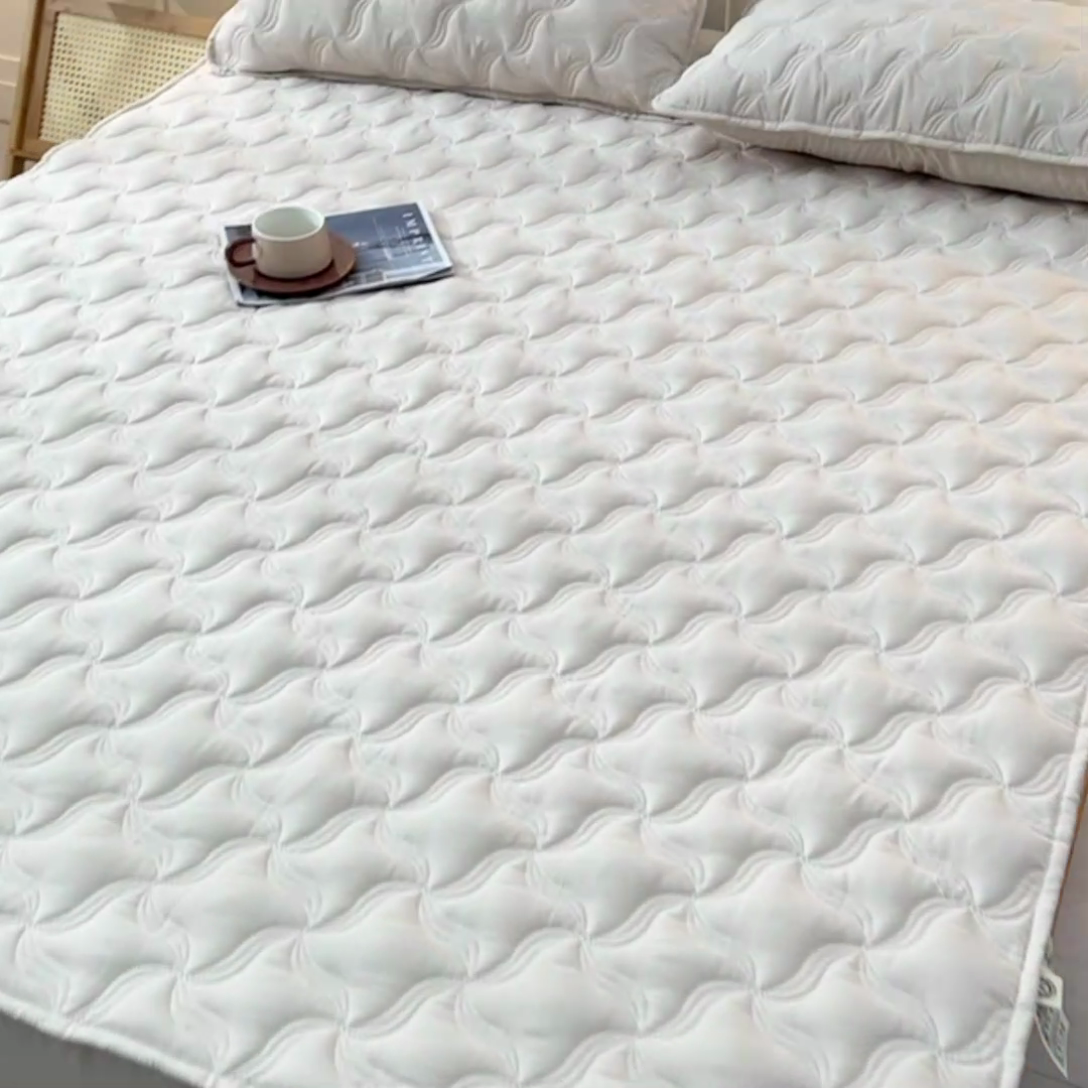 91家纺网 家纺一手货源 找家纺 X猫先生床笠 2024新款A类原棉防水隔尿大豆抗菌夹棉床笠席梦思床垫保护罩防尘床罩加高加厚 防水款爱恋-米白