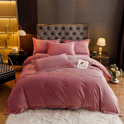 91家纺网 家纺一手货源 找家纺 （总）库里梦家纺 2024新款宽边一字绣婴儿绒四件套