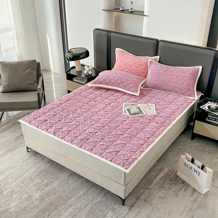 91家纺网 家纺一手货源 找家纺 纽缦家纺 2023新款纯色兔兔绒塔芙绒夹棉床垫 古典紫