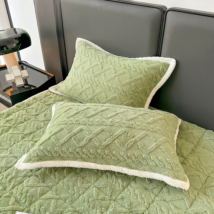 91家纺网 家纺一手货源 找家纺 纽缦家纺 2023新款纯色兔兔绒塔芙绒夹棉床垫 抹茶绿