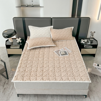 纽缦家纺 2023新款纯色兔兔绒塔芙绒夹棉床垫 卡其