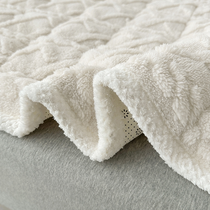 91家纺网 家纺一手货源 找家纺 纽缦家纺 2023新款纯色兔兔绒塔芙绒夹棉床垫 米杏