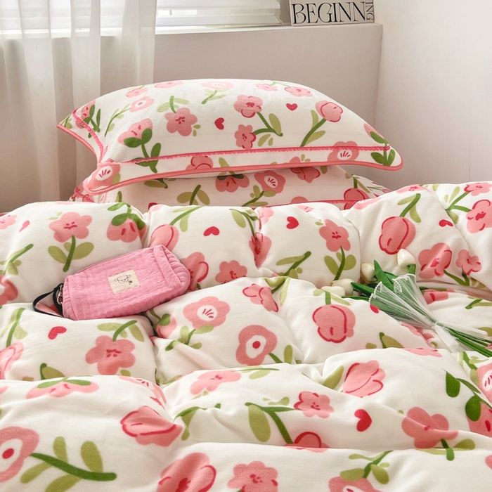 91家纺网 家纺一手货源 找家纺 懒猫家纺 2024新款【包边款印花】牛奶绒四件套 奇妙花海