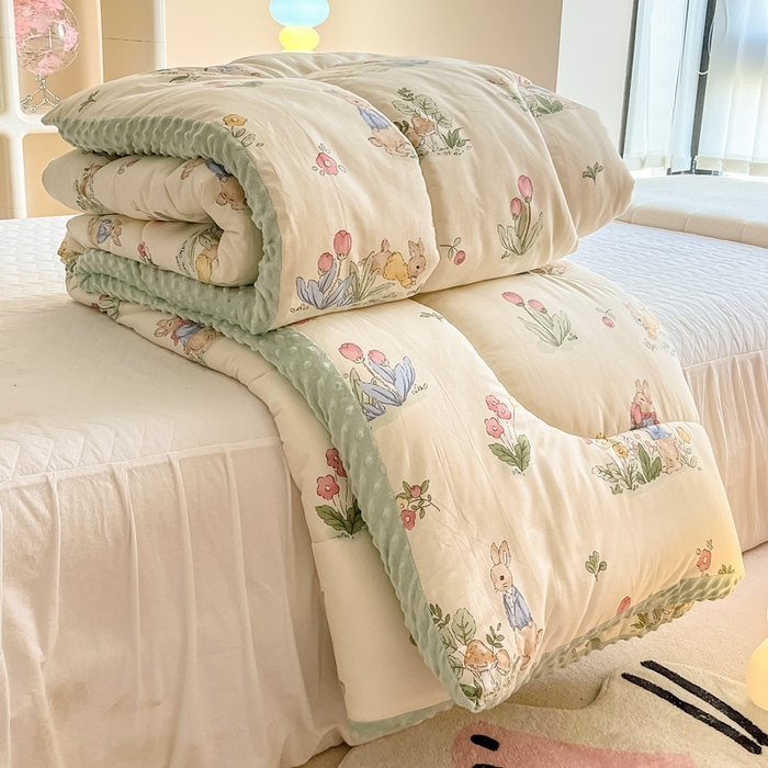 91家纺网 家纺一手货源 找家纺 简宜家居  2023新款全棉安抚豆豆绒被冬被春秋被 花园兔