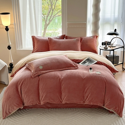 91家纺网 家纺一手货源 找家纺 宇彬家纺 2023新款母婴级牛奶婴儿绒刺绣四件套枕套宽边一字绣-山茶花款 山茶花 豆沙＋香槟