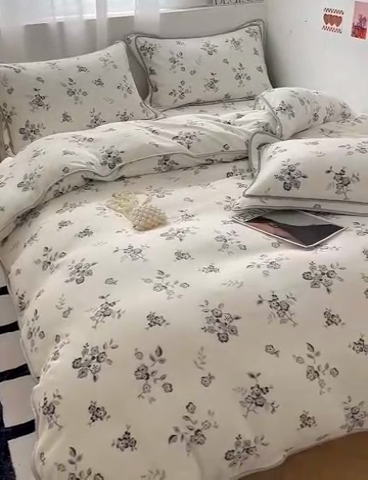 91家纺网 家纺一手货源 找家纺 懒猫家纺 2024新款【包边款印花】牛奶绒四件套 清浅时光