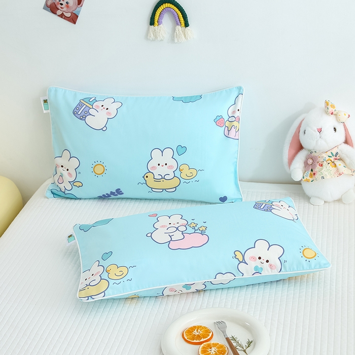 91家纺网 家纺一手货源 找家纺 良佐生活 2023新款60支全棉贡缎卡通信封款枕套 贝塔蓝