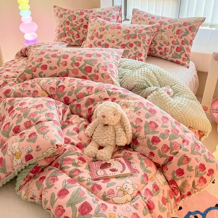 91家纺网 家纺一手货源 找家纺 简宜家居  2023新款全棉安抚豆豆绒被冬被春秋被 蔷薇兔