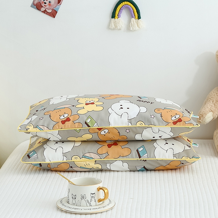 91家纺网 家纺一手货源 找家纺 良佐生活 2023新款60支全棉贡缎卡通信封款枕套 魔力熊