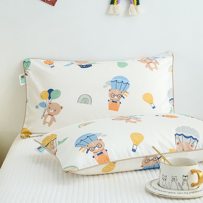 91家纺网 家纺一手货源 找家纺 良佐生活 2023新款60支全棉贡缎卡通信封款枕套 告白气球