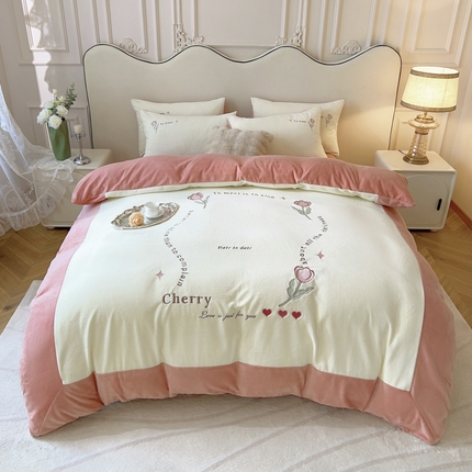 91家纺网 家纺一手货源 找家纺 云锦家居 2023秋冬新品玫瑰物语--230克全消光牛奶绒四件套 玫瑰物语-豆沙
